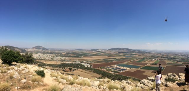 Nazareth-MtPrecipice-panorama